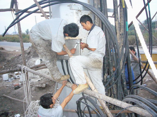 江西省水電工程局電纜接地箱安裝現(xiàn)場